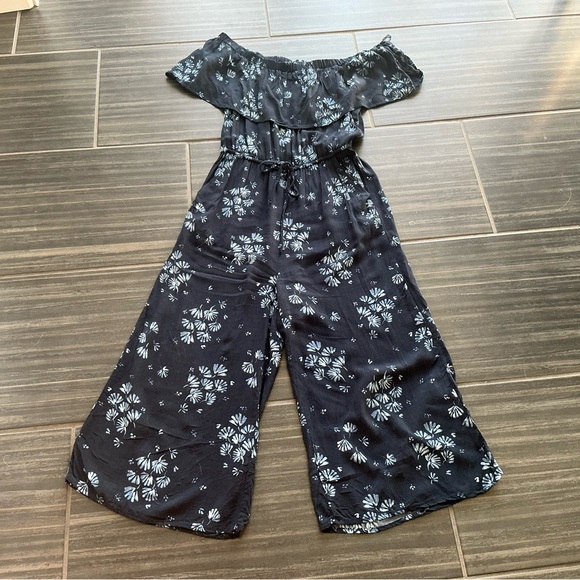 JACK by BBDakota Navy with blue floral off shoulder jumpsuit size small - Picture 8 of 9